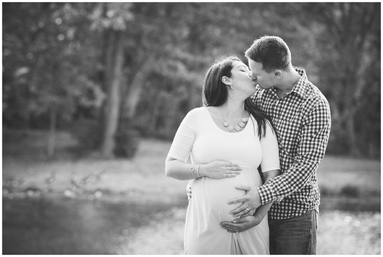 fall, maternity, fall maternity session, rustic, rustic maternity, New England, October, pumpkin, October maternity, barn, baby bump