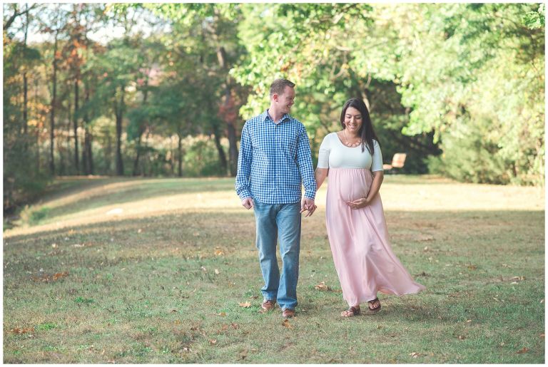 fall, maternity, fall maternity session, rustic, rustic maternity, New England, October, pumpkin, October maternity, barn, baby bump